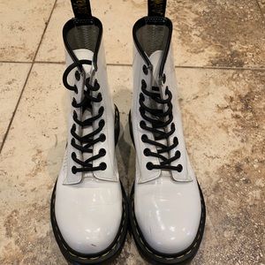 Dr. Martens. Patent white leather